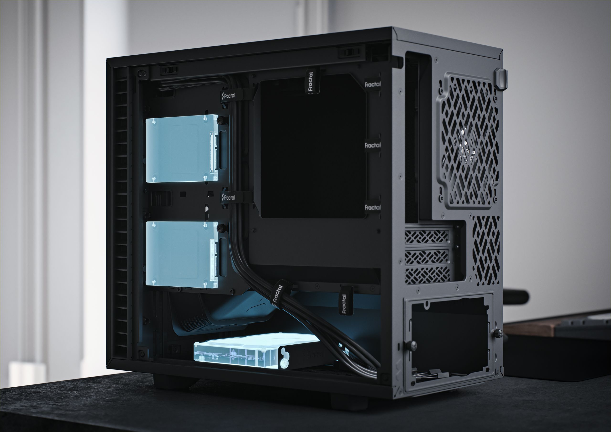 Define 7 Nano Black TG Light Tint | Fractal Design