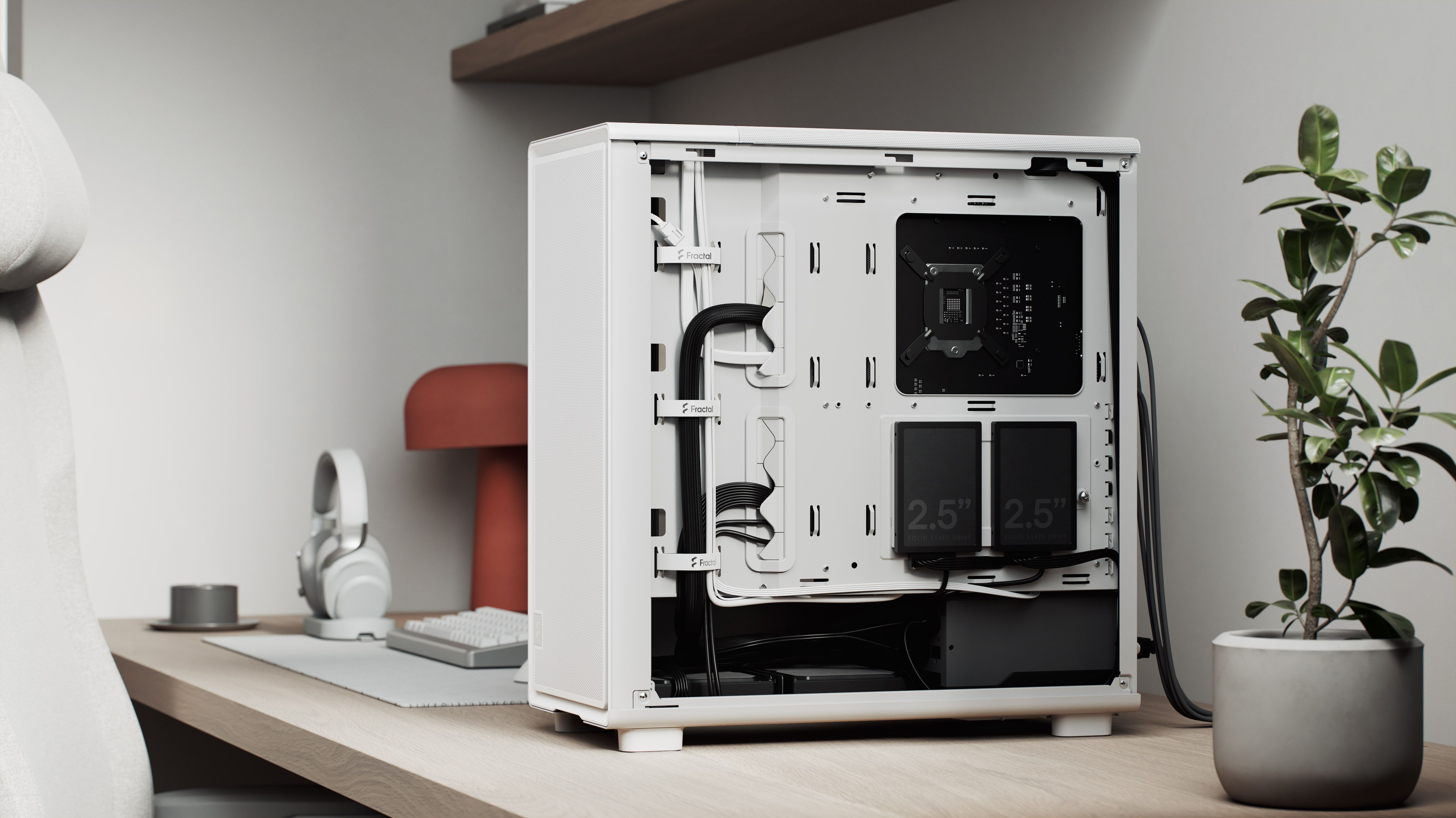Epoch White TG Clear tint | Fractal Design